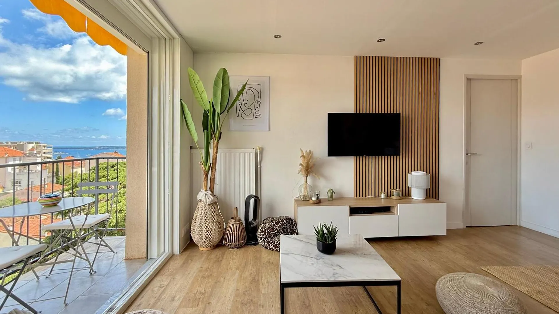 T3 Sea View Walking Distance Of Palais, Ac , Parking, Terrace Apartment Cannes France