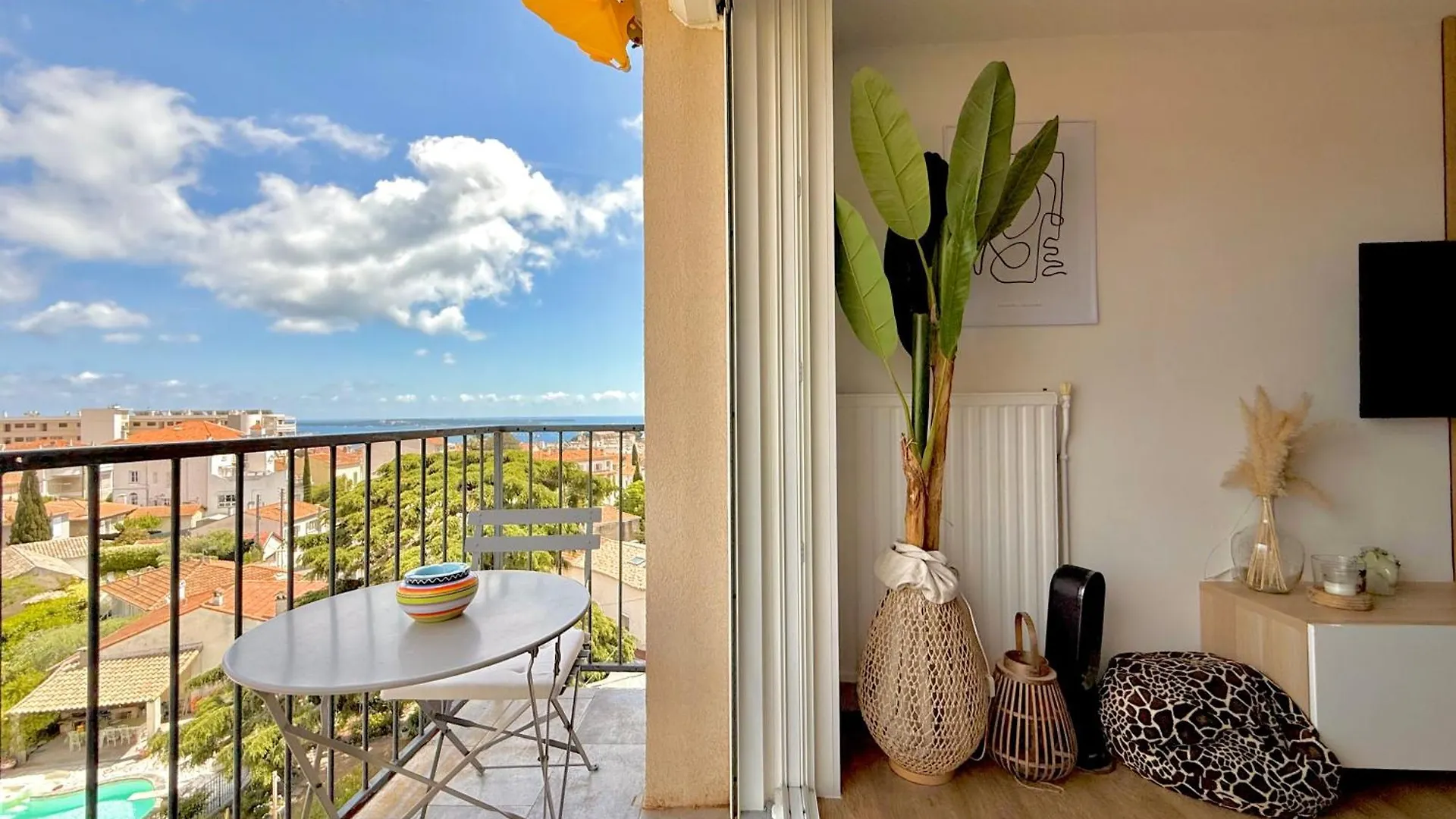 T3 Sea View Walking Distance Of Palais, Ac , Parking, Terrace Apartment Cannes France