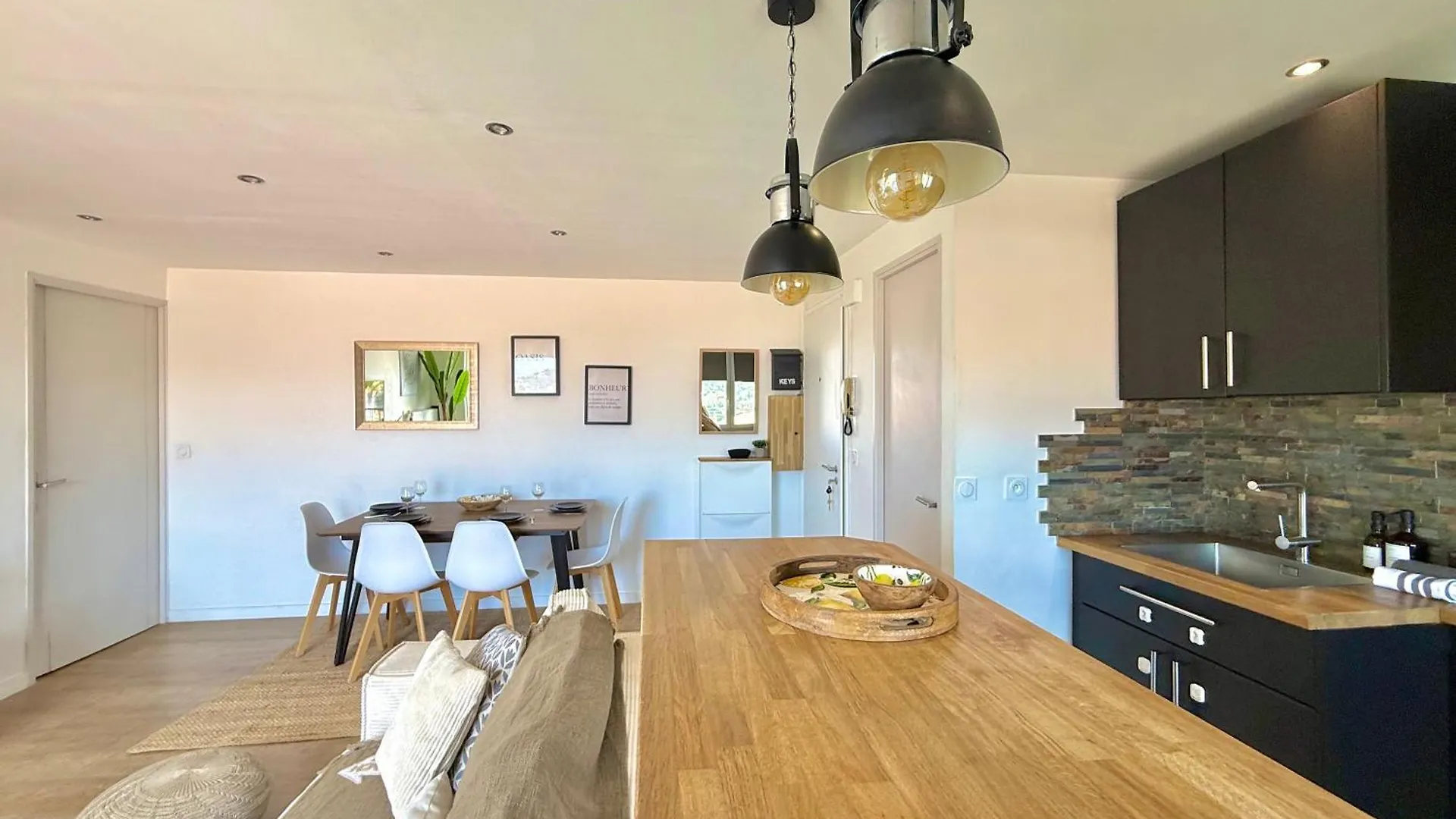 T3 Sea View Walking Distance Of Palais, Ac , Parking, Terrace Apartment Cannes